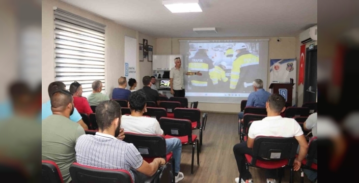 Bandırma'da yükümlülere gazetecilik ve basın özgürlüğü dersi: Doğru bilginin gücü anlatıldı