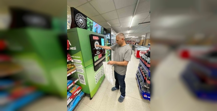 Bilecik'te geri dönüşümde 1 TL dönemi başladı: Vatandaşlar çöpe değil cebine atıyor