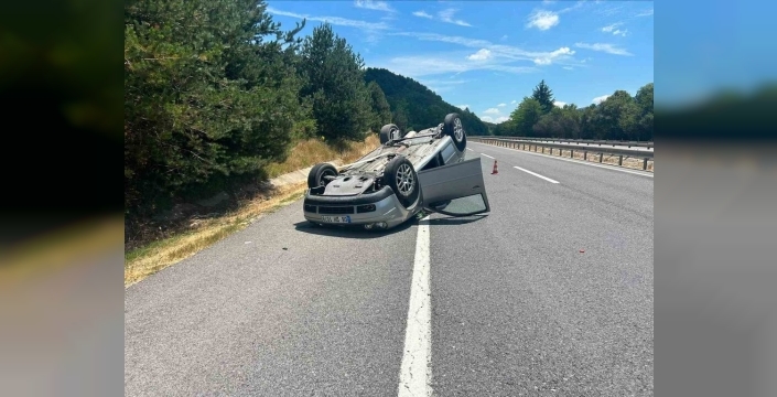 Bilecik'te kontrolden çıkan otomobil takla attı, 3 kişi yaralandı
