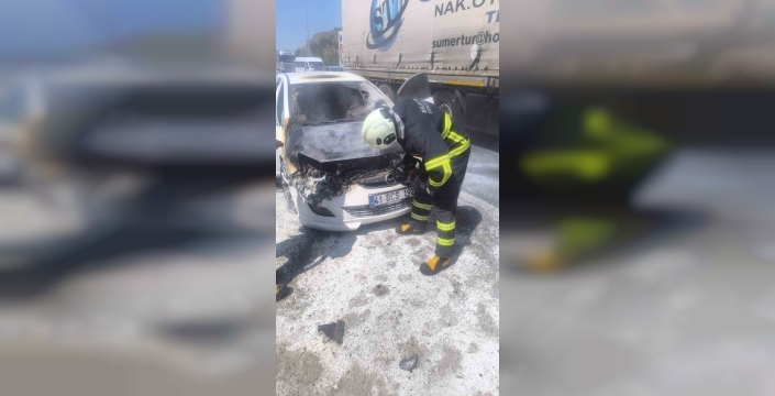 Bilecik'te seyir halindeki otomobil alev aldı