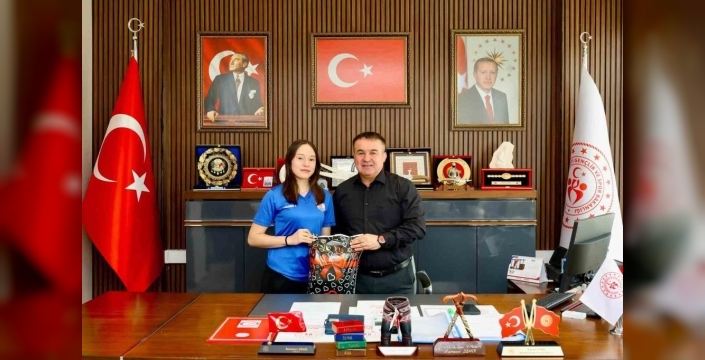 Bilecikli halterci Beyzanur, Türkiye üçüncüsü olarak gururlandırdı