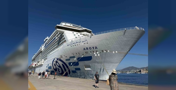 Bodrum'a dev kruvaziyer geldi, turist akını başladı