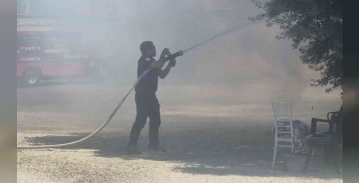 Bodrum'da lojmanda alevler yükseldi, dumanlar gökyüzünü kapladı
