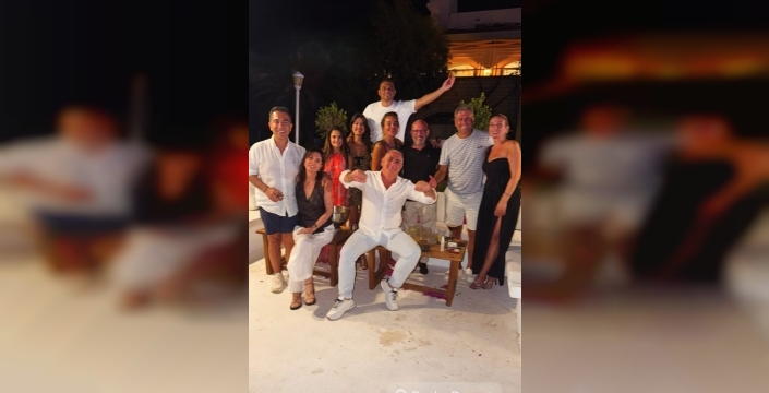Bodrum geceleri alev aldı: Mete Vardar ve Özlem Yıldız, İskender Paydaş'ı dinledi