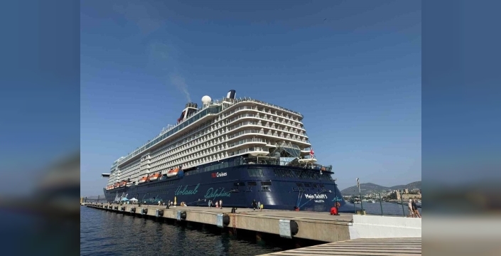 Bodrum sahillerine dev gemi demir attı: 2 bin 746 turistle şenlendi