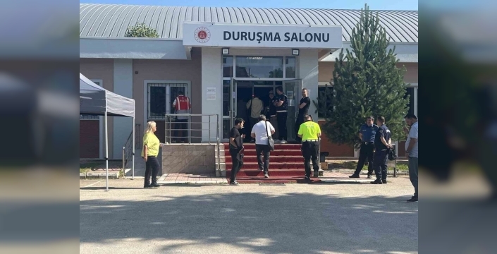 Bolu'da Tanju Özcan ve 19 sanığın rüşvet davasında ara karar verildi