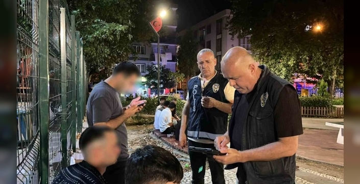 Bursa'da iki ilçe nefes aldırmadı: 'Huzur' operasyonuyla şafak söktü