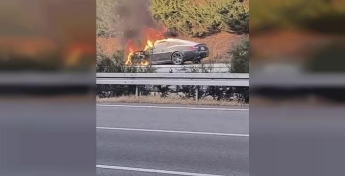 Bursa'da otomobil yangını: Araç kullanılamaz hale geldi