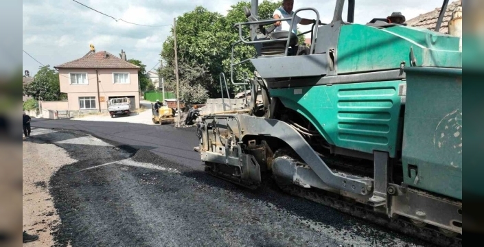 Bursa'da yollar yenileniyor: Karacabey Yenikaraağaç Mahallesi'nde asfalt çalışmaları başladı