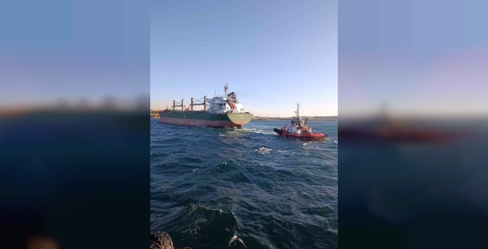 Çanakkale Boğazı'nda dökme yük gemisi karaya oturdu