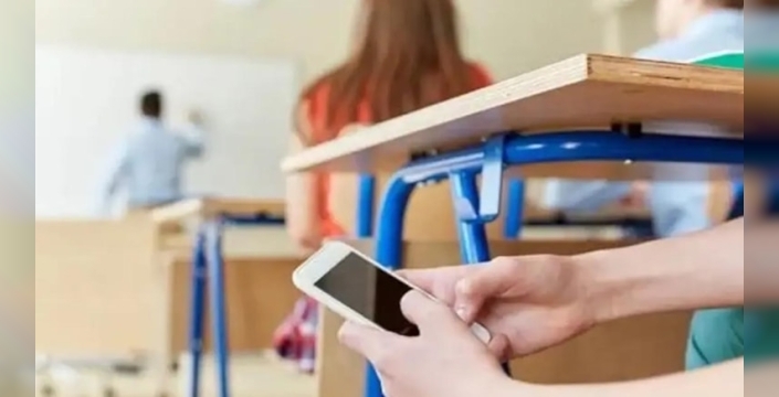 Çek Cumhuriyeti'nde okullarda telefon kullanımı yasaklandı