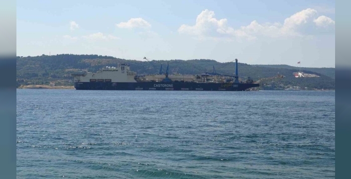 Dev boru döşeme gemisi 'Castorone', Çanakkale Boğazı'ndan nefes kesen geçiş yaptı