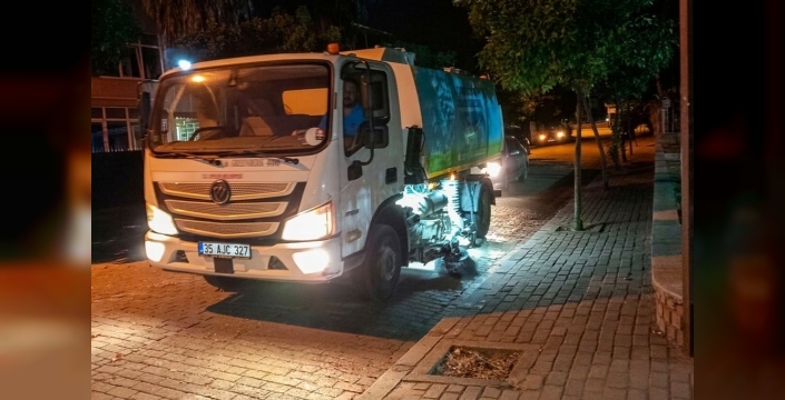 Efeler'de temizlik seferberliği gece yarılarına kadar sürüyor