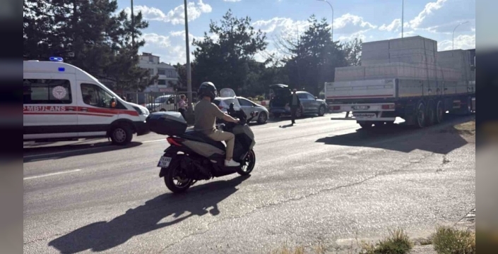 Eskişehir çevre yolunda şok kaza: 61 yaşındaki kadın otomobilin çarpmasıyla ağır yaralandı