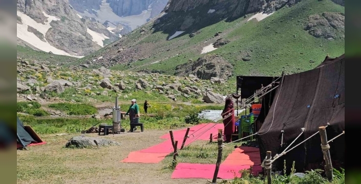 Hakkari'deki Cennet Cehennem Vadisi, ziyaretçi akınına uğradı