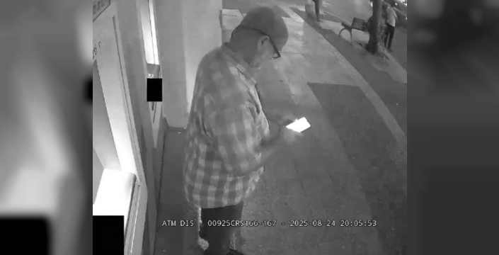 İzmir'de ATM'den çıkan parayı alıp kaçan vatandaşın görüntüleri ortaya çıktı