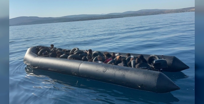 İzmir'de düzensiz göçmen operasyonu: 54 kişi yakalandı