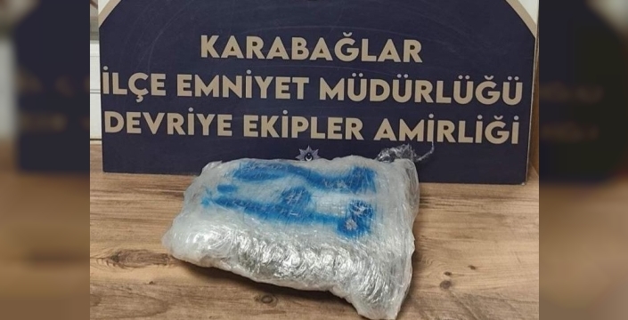 İzmir'de nefes kesen kovalamaca: Motosikletli şüpheliden tam 1.2 kilo esrar çıktı!