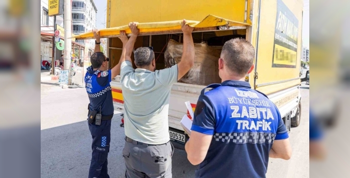 İzmir'de tarım işçisi servislerine 'can güvenliği' odaklı sıkı denetim: Korsan taşımacılığa geçit yok!