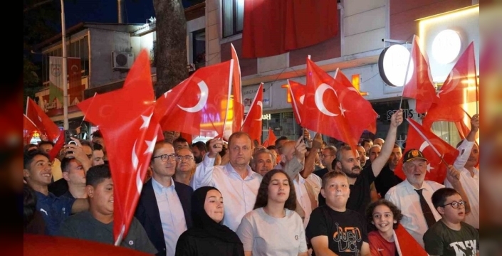 İznik, 15 Temmuz ruhuyla meydanları doldurdu: Milli iradeye sahip çıkıldı