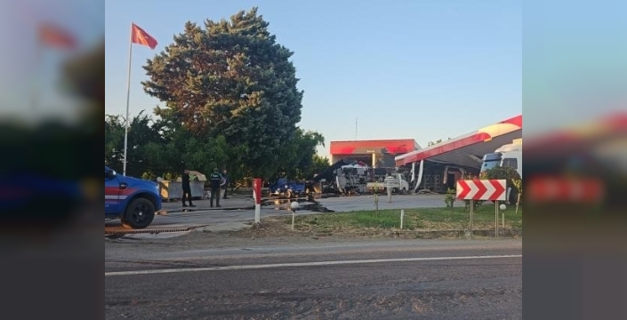 İznik'te yürek burkan kaza: Kömür yüklü tır markete daldı, bir can yitip gitti