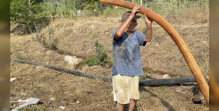 Kanseriyle mücadele ederken zeytinlikleri yanan kahraman: Nazmi dede alevlere umut taşıdı