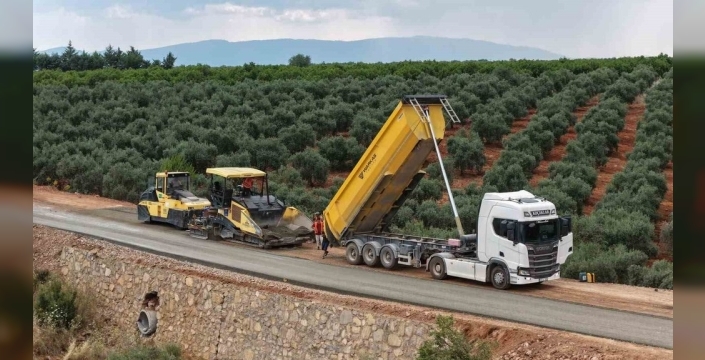Karacasu'da ulaşım yolları yenileniyor: 20 kilometrelik kaplama çalışmaları başladı