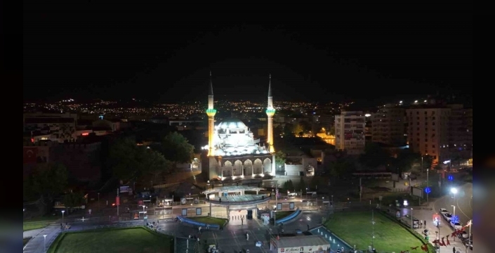 Kayseri'de 15 Temmuz'da camilerden sela sesleri yankılandı