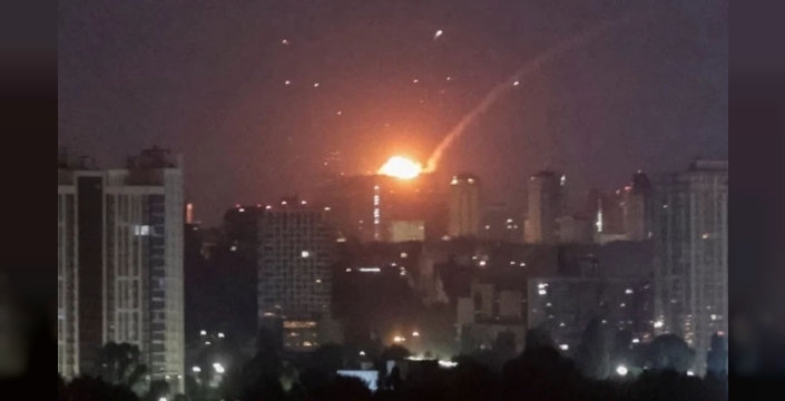 Kiev geceyi bombalarla karşıladı: Savaş yeniden alevlendi, 3 ölü