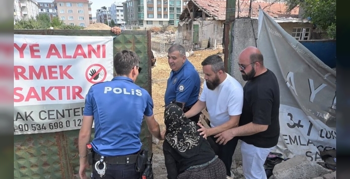 Kütahya'da tahliye gerginliği: 84 yaşındaki kadın ve oğlu direnç gösterdi