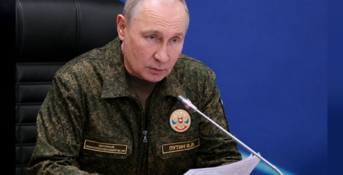 Putin'den 'askeri gücümle buradayım' mesajı: NATO zirvesi öncesi üniforma şovu