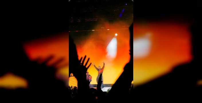 Ricky Martin İstanbul'da 15 yıl sonra coşkuyla karşılandı: Türkçe sürprizler ve unutulmaz anlar