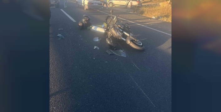 Sivrihisar'da motosikletler otomobile çarptı: 2 yaralı