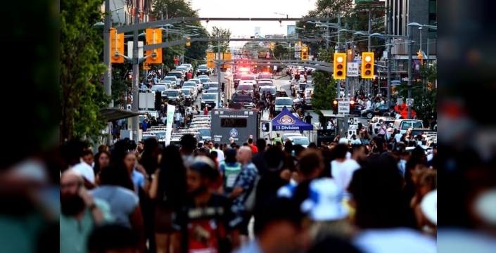 Sokak festivali kana bulandı: Toronto'da dehşet!