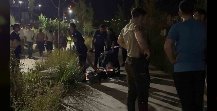 Talas Millet Bahçesi kan gölüne döndü: Gençler arasındaki kavga 3 yaralı bıraktı