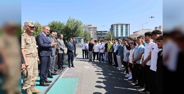 Tarih ve Değerlere Yolculuk: Ağrı'dan İlk Öğrenci Kafilesi Ahlat, Çanakkale ve Ankara'ya Uğurlandı