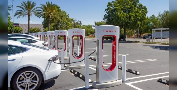 Tesla sahipleri için kötü haber: Şarj fiyatları yükseldi