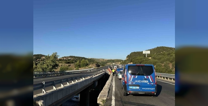 Uşak'ta tırın devrilmesi sonucu bir kişi hayatını kaybetti