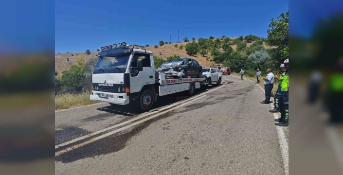 Yalvaç'ta kafa kafaya çarpışma: 1 yaralı