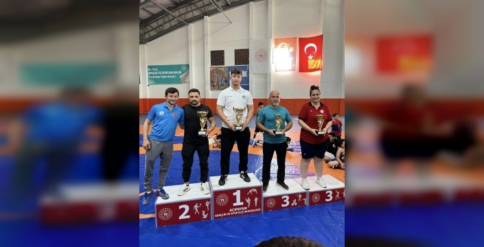 Yunusemre'nin minik pehlivanları, Denizli'de madalyaları topladı