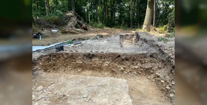 6 bin yıllık höyükte gizemli mezar bulundu