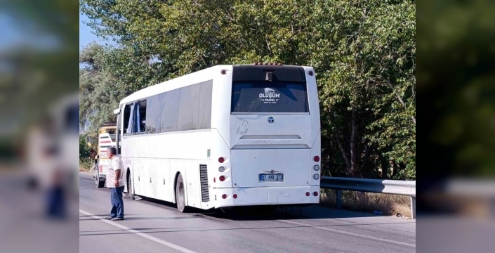 Afyonkarahisar'da devrilen otobüste 22 kişi yaralandı