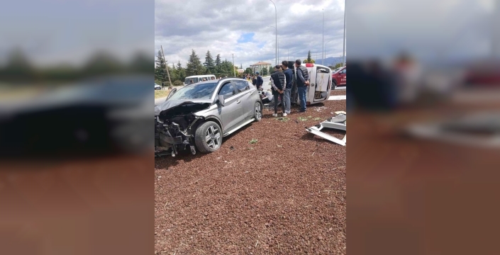 Afyonkarahisar'da trafik kazasında 7 kişi hastaneye kaldırıldı
