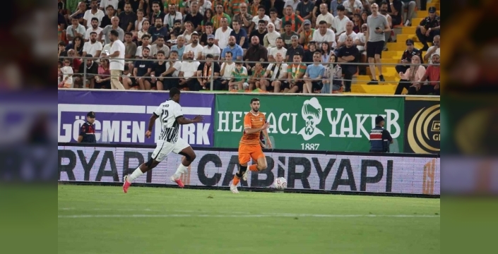 Alanyaspor ile Beşiktaş ilk yarıda gol bulamadı