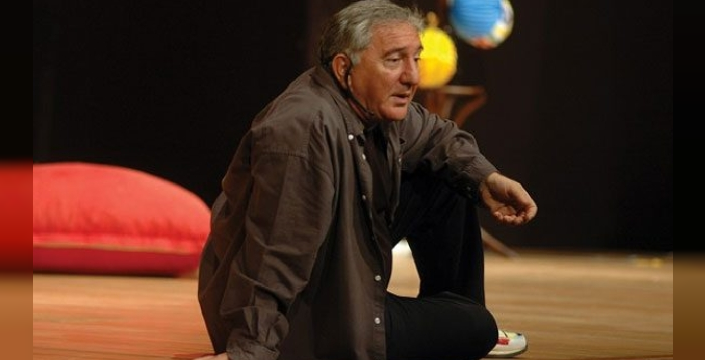 Ali Poyrazoğlu, pazarda meyve satmaya başladı