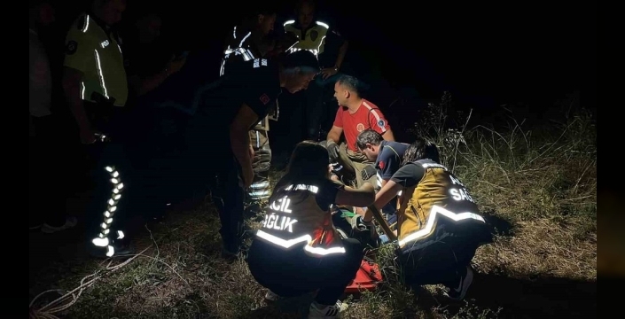 Alkollü sürücü, manevra yaparken uçurumdan düştü