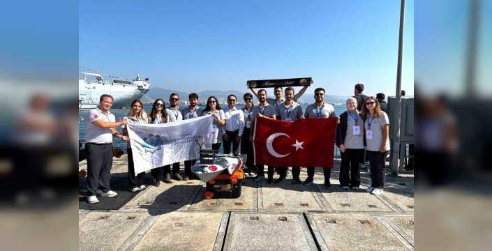 AlkÜ Zeronetech takımı insansız deniz aracıyla TEKNOFEST'te