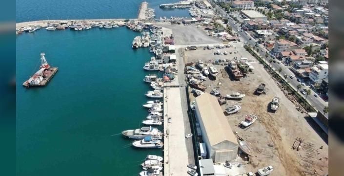 Balıkçılar, İzmir'de yeni av sezonuna hazırlanıyor