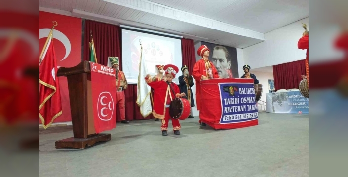 Balıkesir'de minik Sancar, mehteran takımının yıldızı oldu