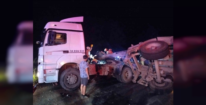 Beykoz'da kamyon otomobille çarpıştı: 3 yaralı